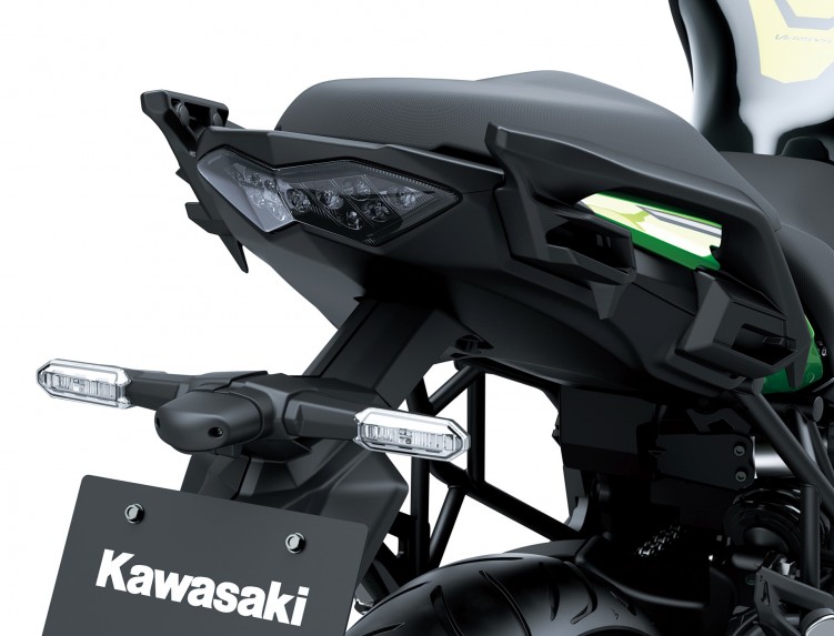 20 Kawasaki Versys 650 2022 swiatlo tyl