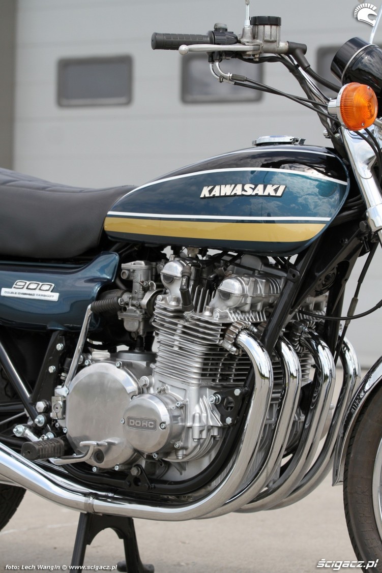 39 Kawasaki Z1 motor