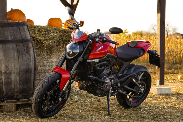 06 Ducati Monster Plus 2021 farma dyniowa