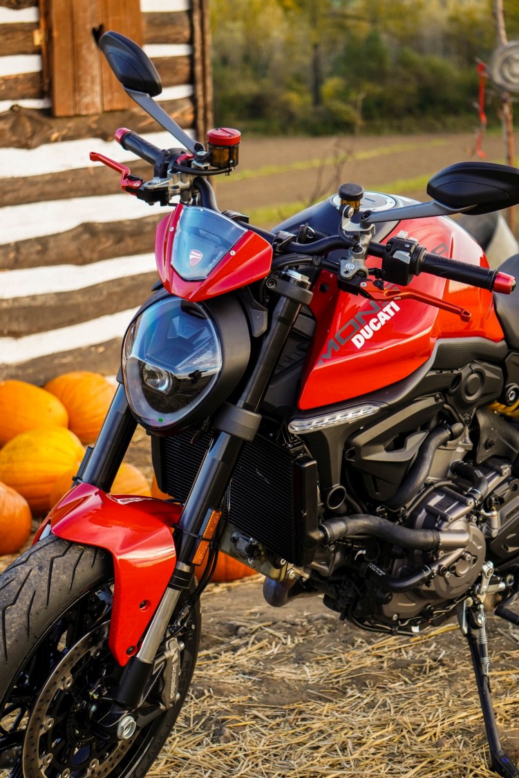 13 Ducati Monster Plus 2021 dynie