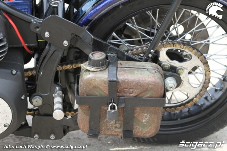 24 Harley Davidson Softail Evo Custom karnister