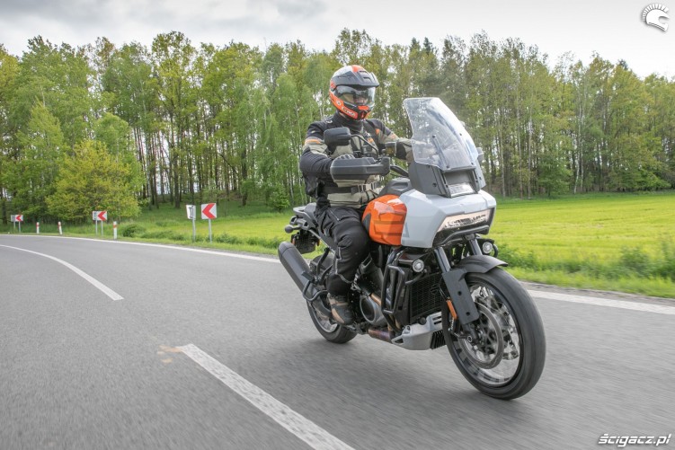 37 Harley Davidson 1250 Pan America 2021 test motocykla