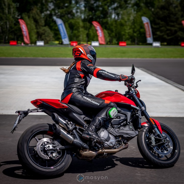 11 Testy prasowe Ducati Monster 2021