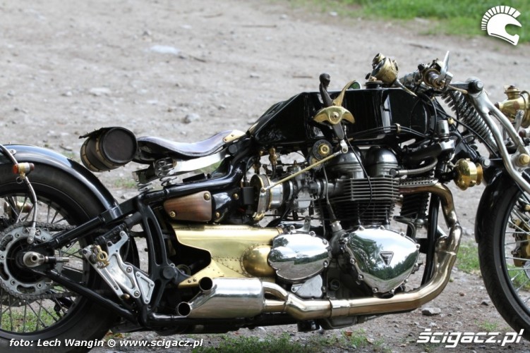 34 Triumph Bonneville America custom motor