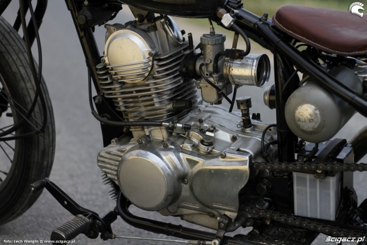 16 Yamaha SR 250 custom motor