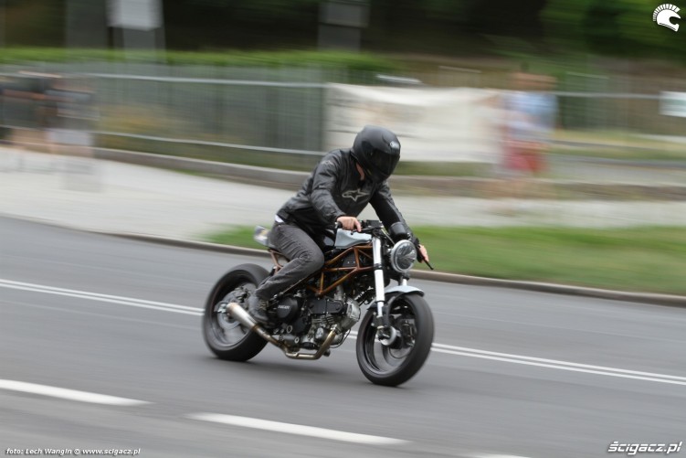 57 Ducati Monster 600 wersji custom