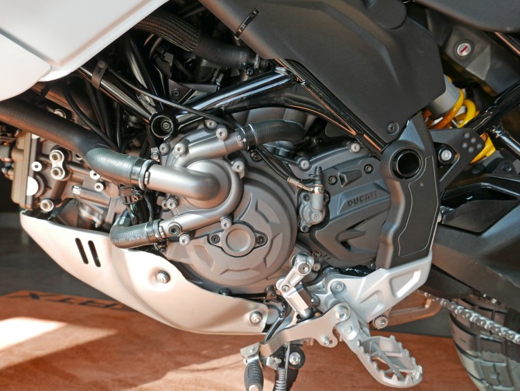 05 Ducati DesertX silnik