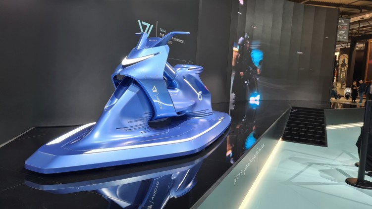 vmoto motocykl przyszlosci eicma 2022