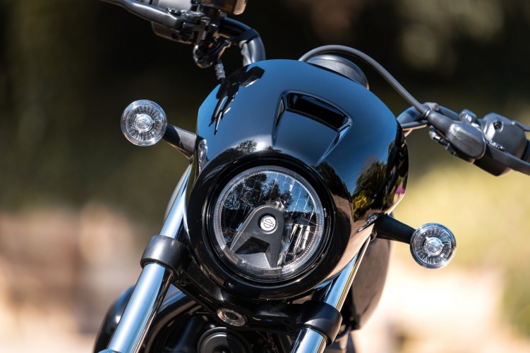 64 Harley Davidson Nightster przednia lampa