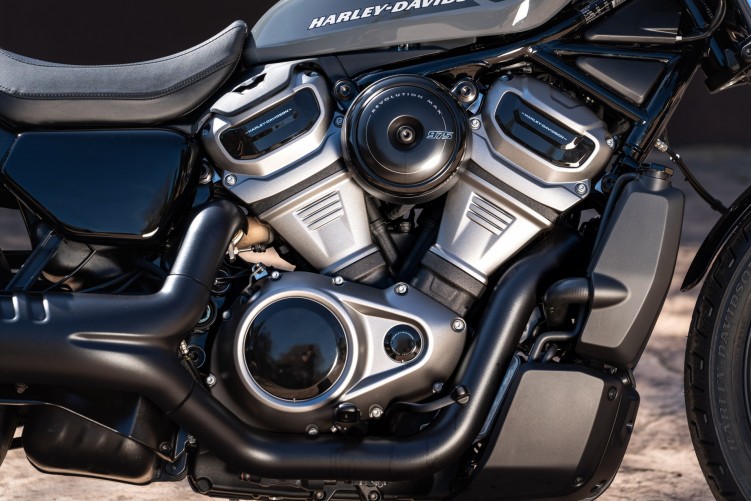 65 Harley Davidson Nightster silnik