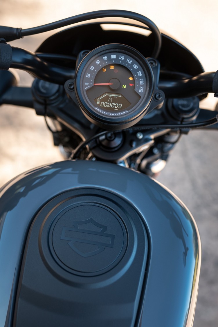 76 Harley Davidson Nightster 2022 z bliska