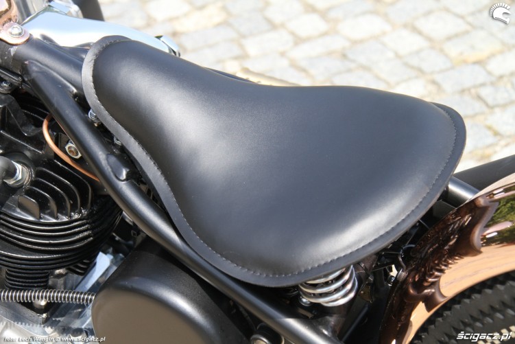 11 Harley Davidson Knucklehead custom siodlo