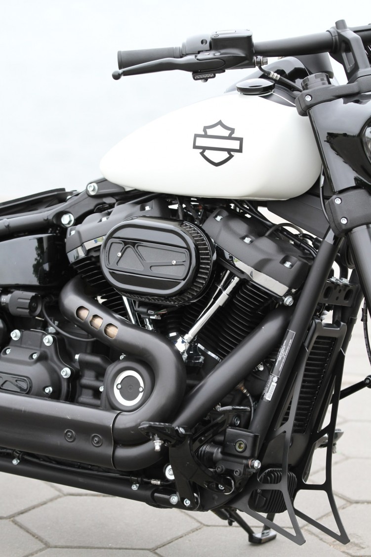 14 Harley Davidson Fat Bob detale z bliska custom