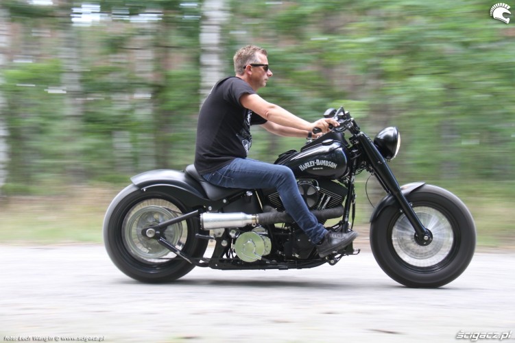 23 Harley Davidson Heritage Softail Classic Custom w akcji