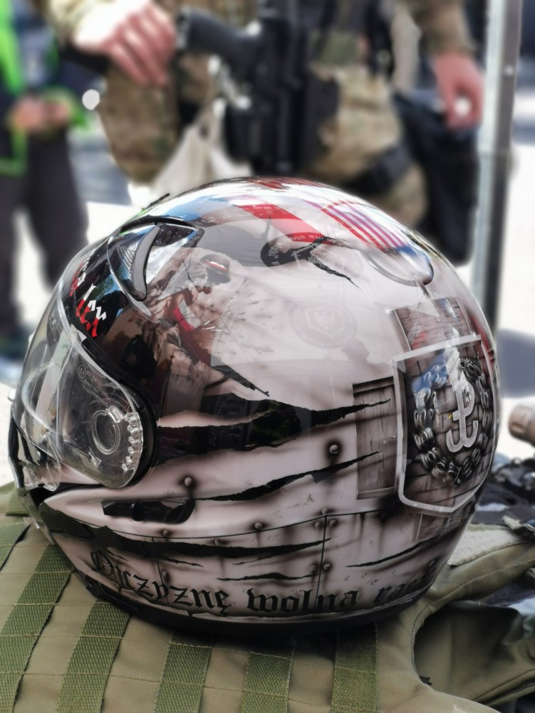 32 Kask motocyklowy symbol pamieci o Powstaniu Warszawskim