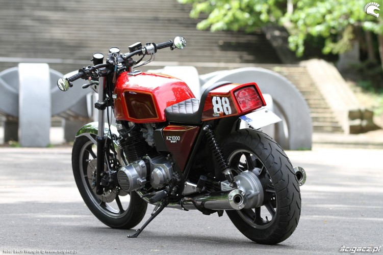 08 Kawasaki KZ 1000 ST tyl