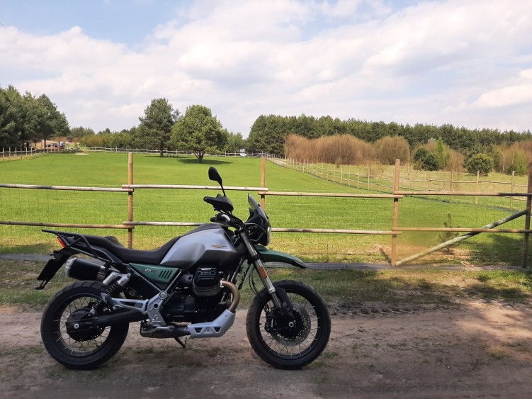 07 Moto Guzzi V85 TT 2022 test