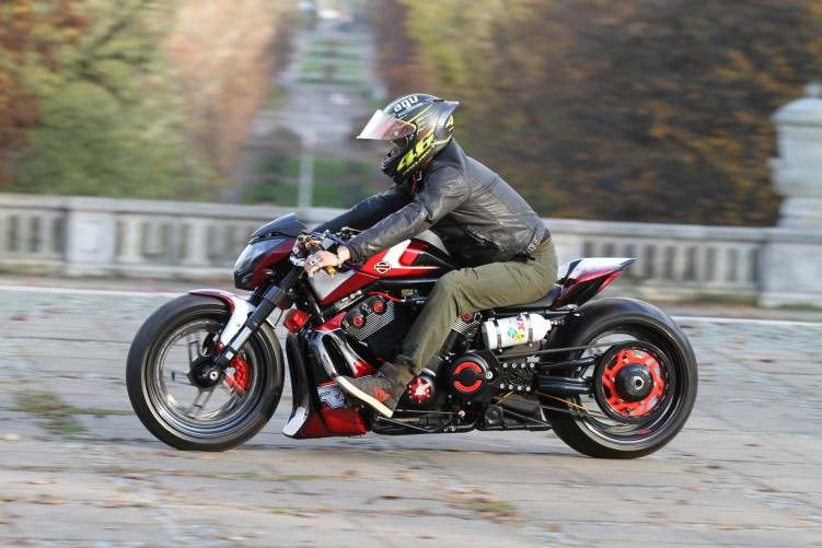 01 Harley Davidson V rod Szajbas Garage