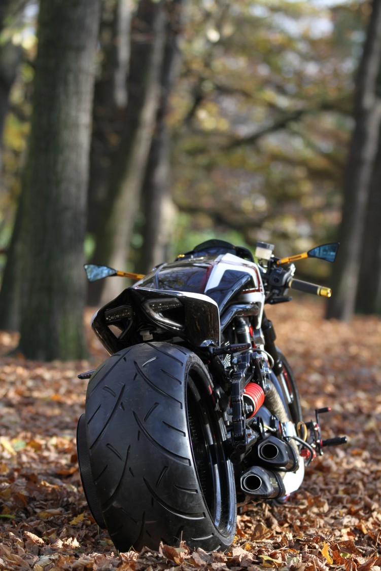 46 Harley Davidson V rod