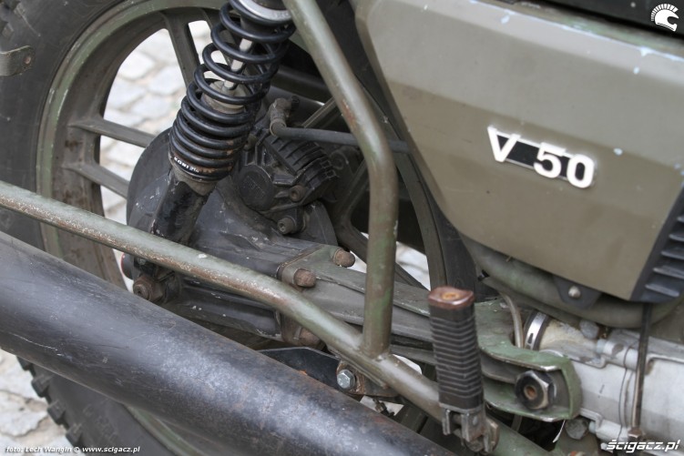 15 Moto Guzzi V50 Nato wal napedowy