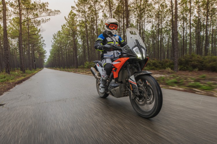 02 KTM 890 Adventure 2023 w akcji