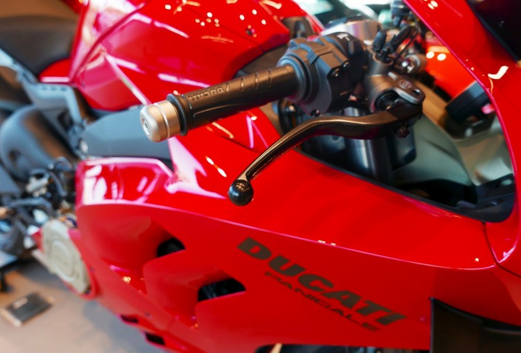 ducati panigale v4 red tour 2022