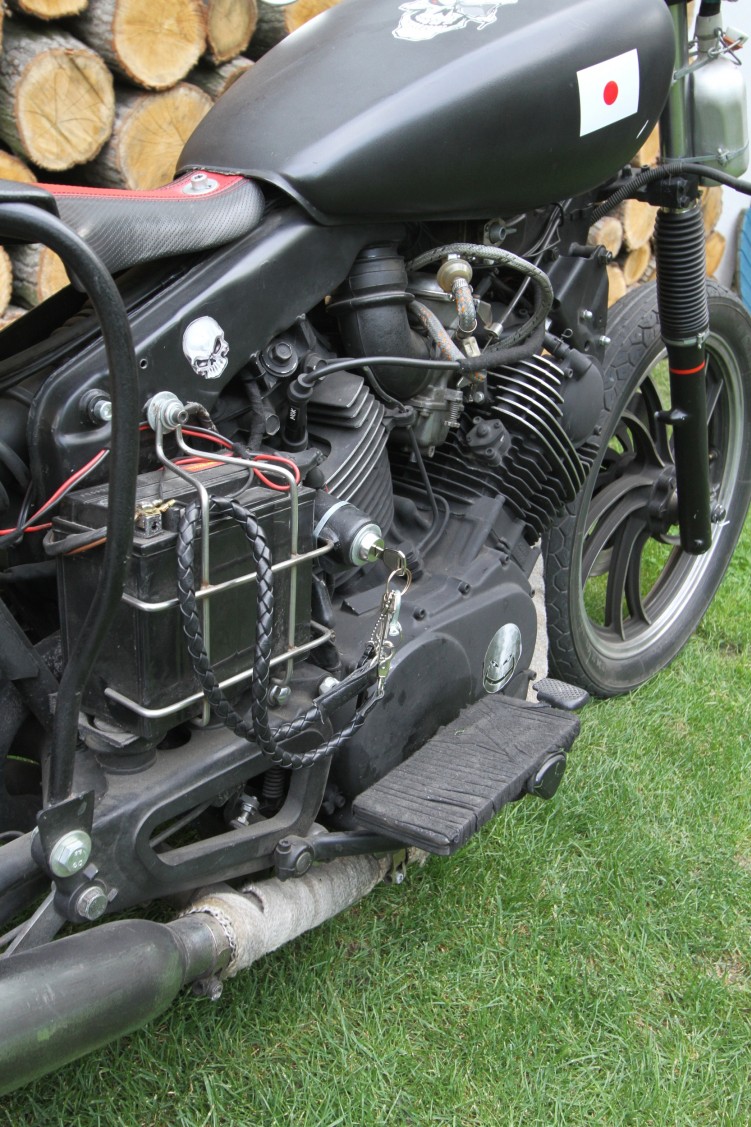 43 Yamaha XV 700 custom detale