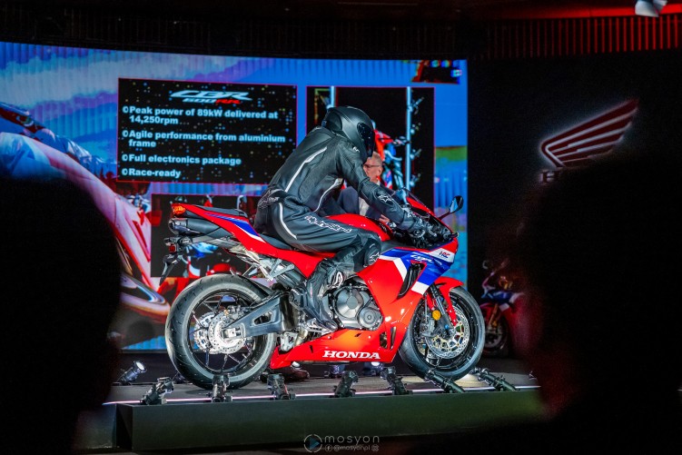 Honda CBR600RR 2024 EICMA 2023 02