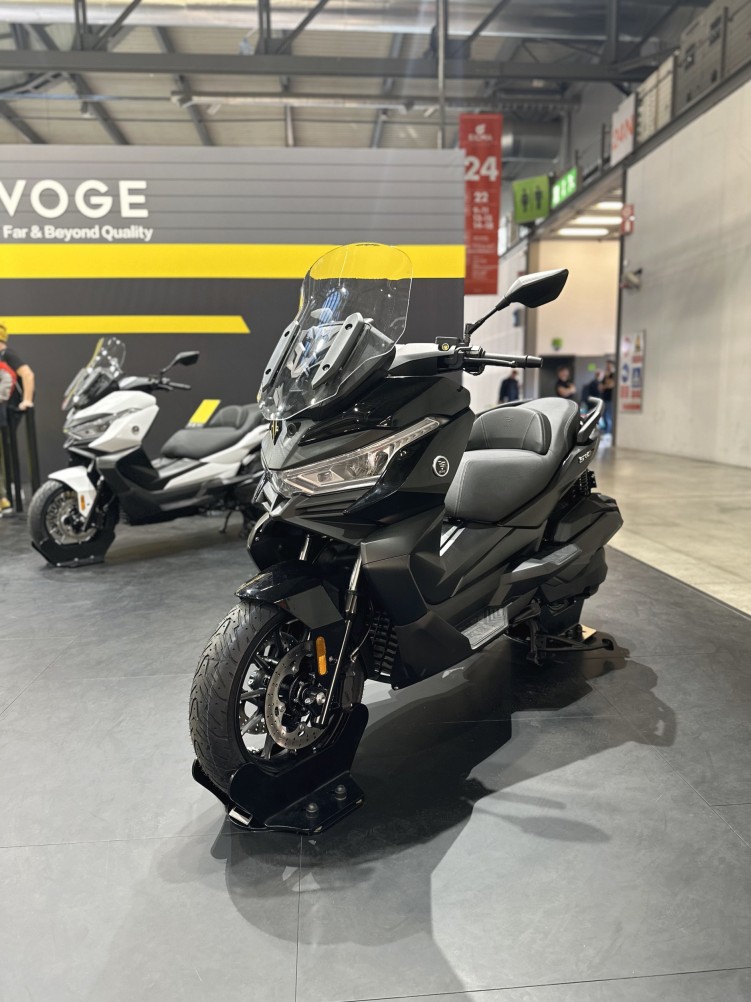 voge sr4 max black Eicma 2023