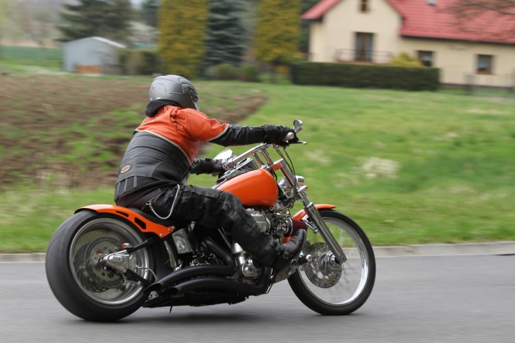 05 Harley Davidson Softail custom w ruchu