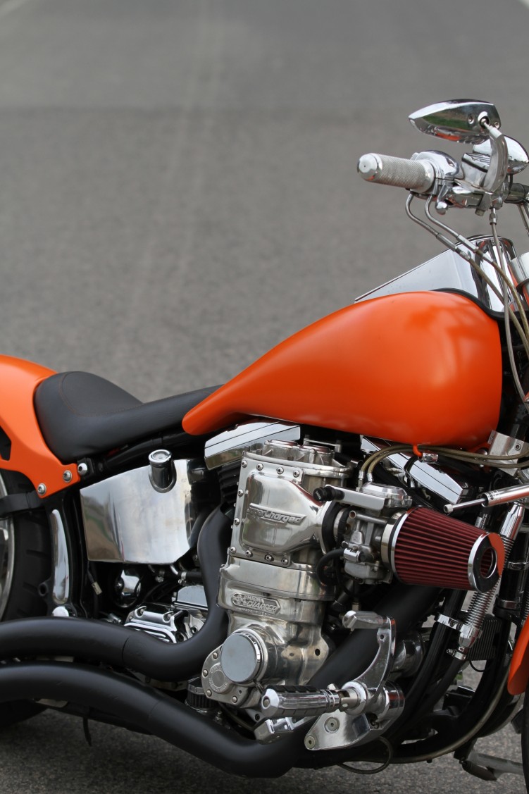 29 Harley Davidson Softail ze sprezarka