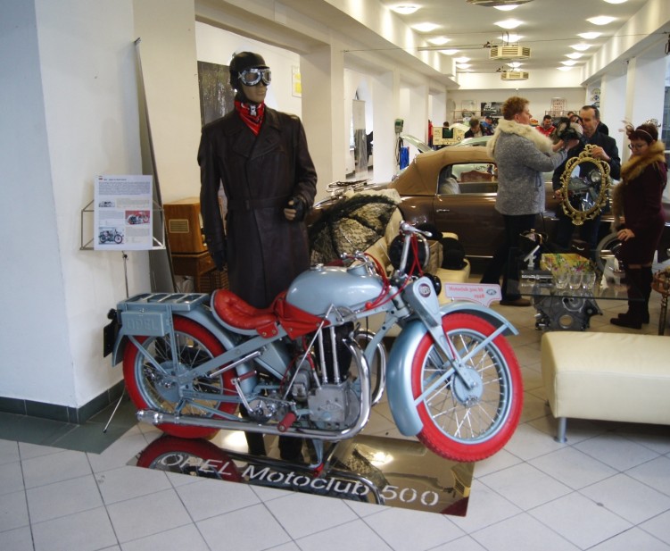 32 opel motoclub 500 Wystawa i Inscenizacja Klasycznej Motoryzacji 2023