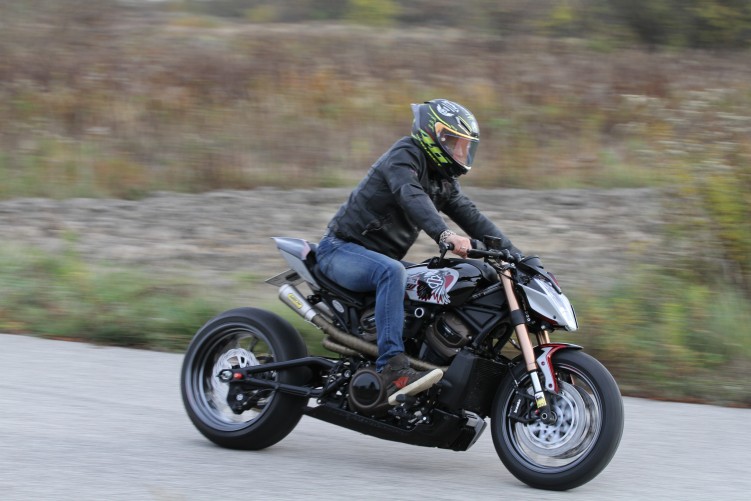 02 Harley Davidson Sportster S Szajbas Garage custom na ulicy