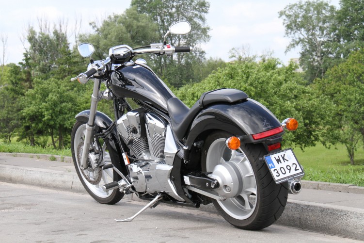 07 Honda Fury VT 1300 CX z tylu