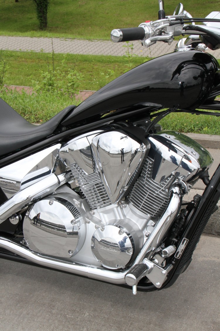 27 Honda Fury VT 1300 CX potezny piec