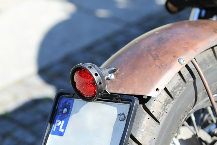 16 Honda VT 1100 Bobber lampa tyl