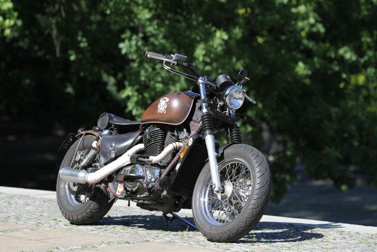 30 Honda VT 1100 Bobber polprofil przod