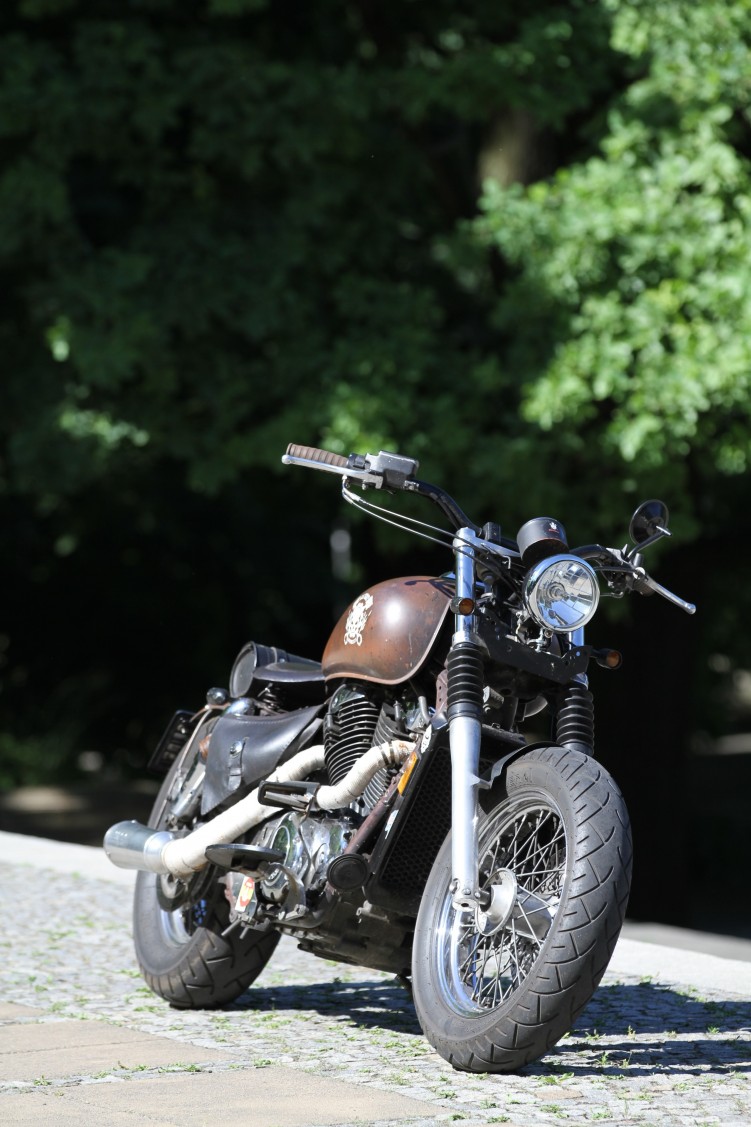 35 Honda VT 1100 Bobber przodem