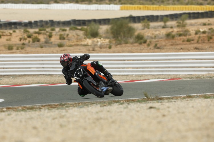 07 test KTM Superduke 1390 model 2024