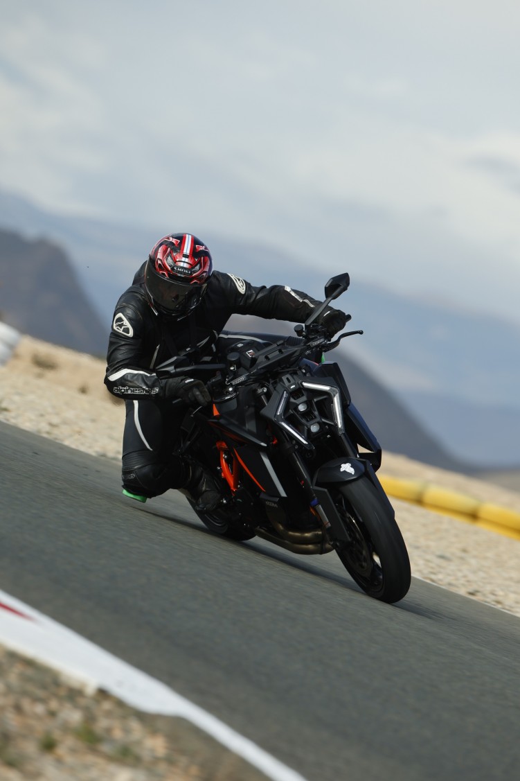 14 KTM Superduke 1390 test modelu 2024