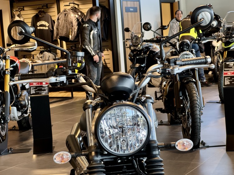 30 triumph scrabler salon lodz