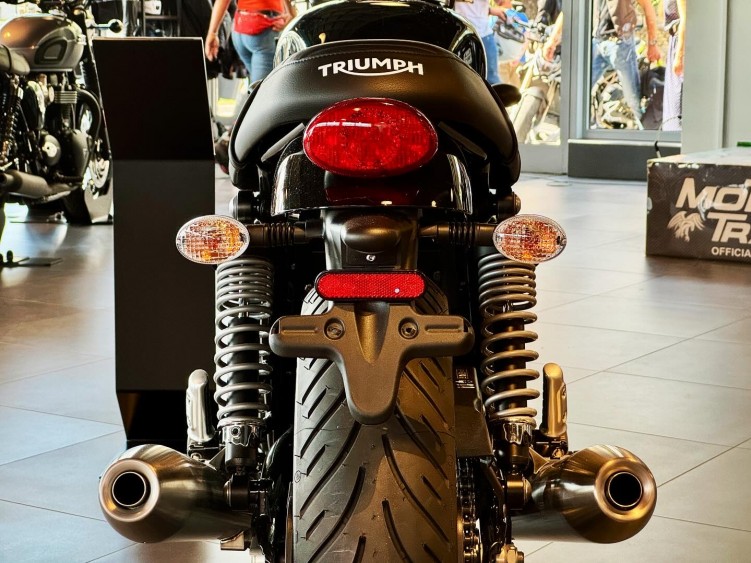 37 triumph speed twin salon lodz