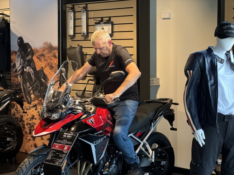 38 triumph tiger 900 gt salon lodz wlokniarzy 214