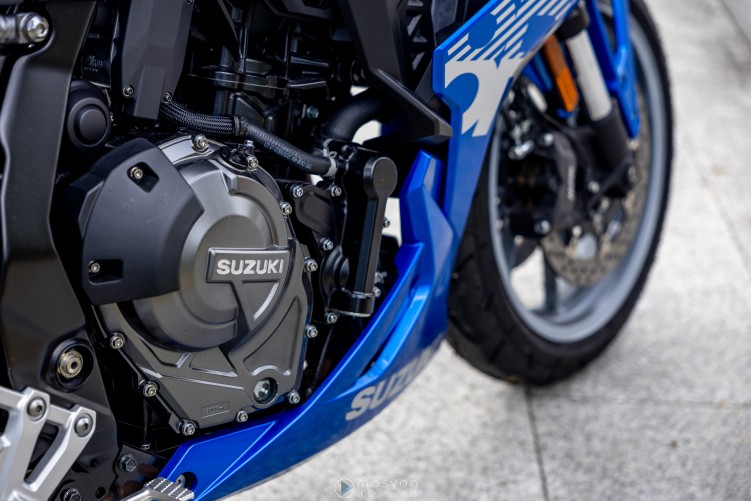 Suzuki GSX-8R silnik