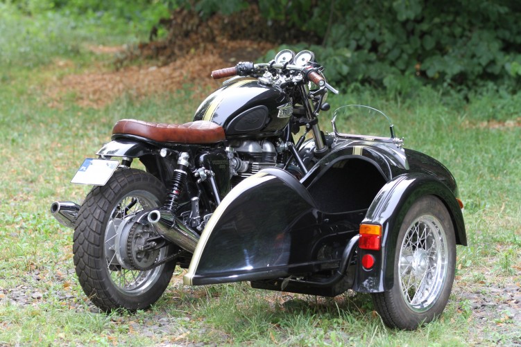 27 motocykl Triumph z koszem dla pasazera
