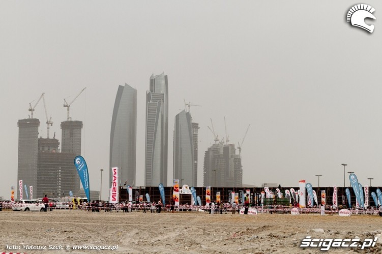 Abu Dhabi Desert Challenge 2012 plac budowy