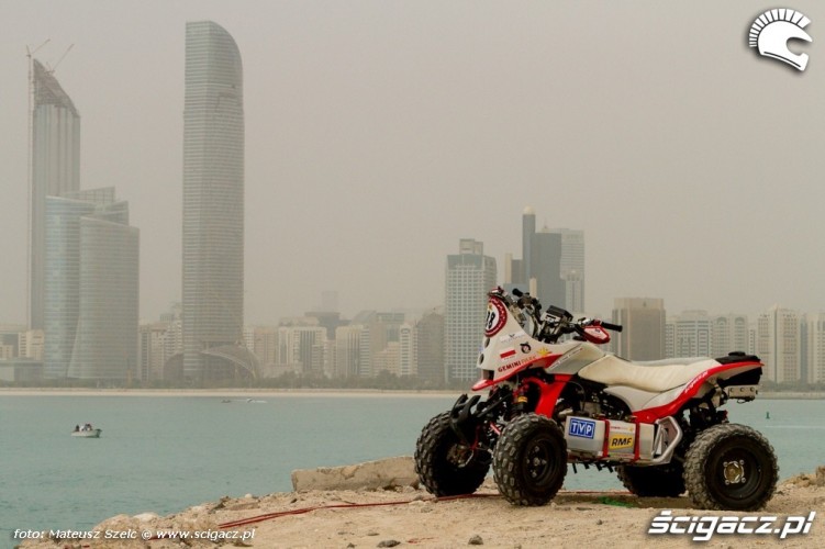 Quad i wiezowce Abu Dhabi Desert Challenge 2012