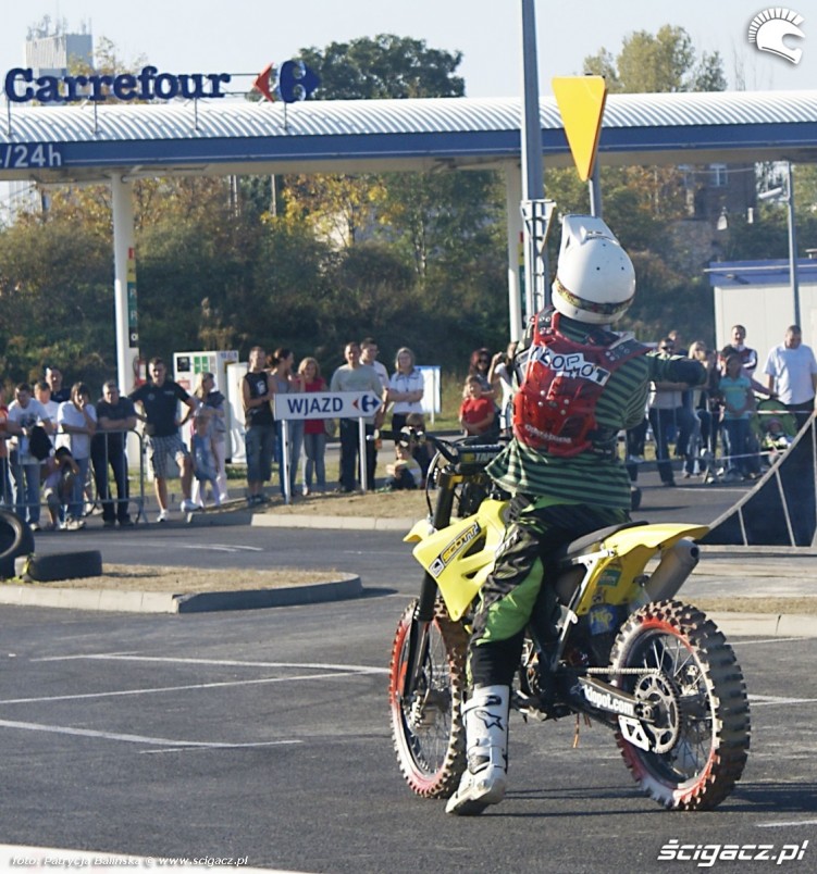 klopot integruje sie z ludzmi