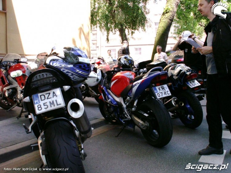 motocykle parking protest przeciwko oplatom na autostradach