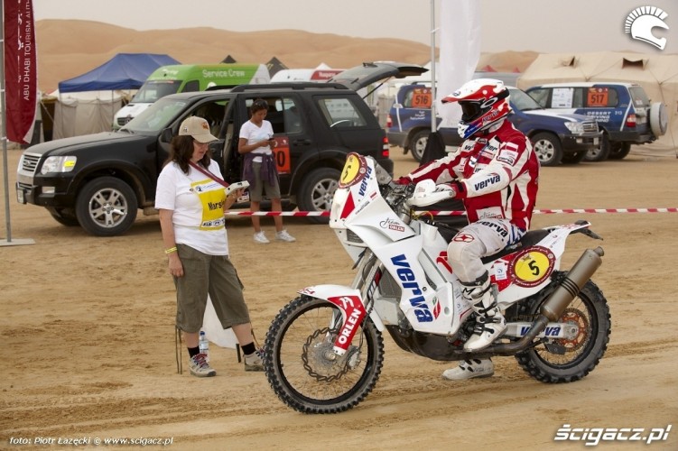 czachor punkt kontrolny Abu Dhabi Desert Challenge 2011